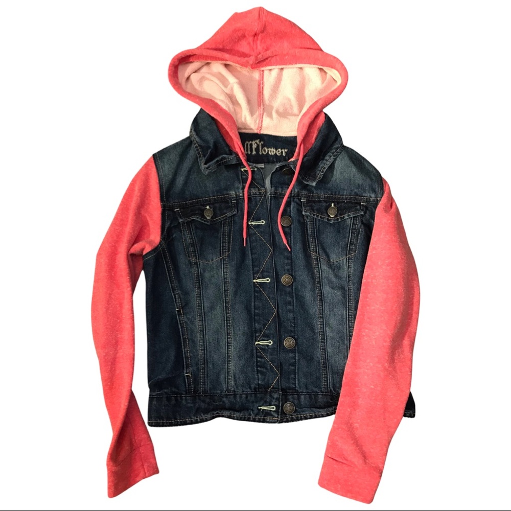 Wallflower (Kohl’s) Junior’s Jean Jacket in a Size Large